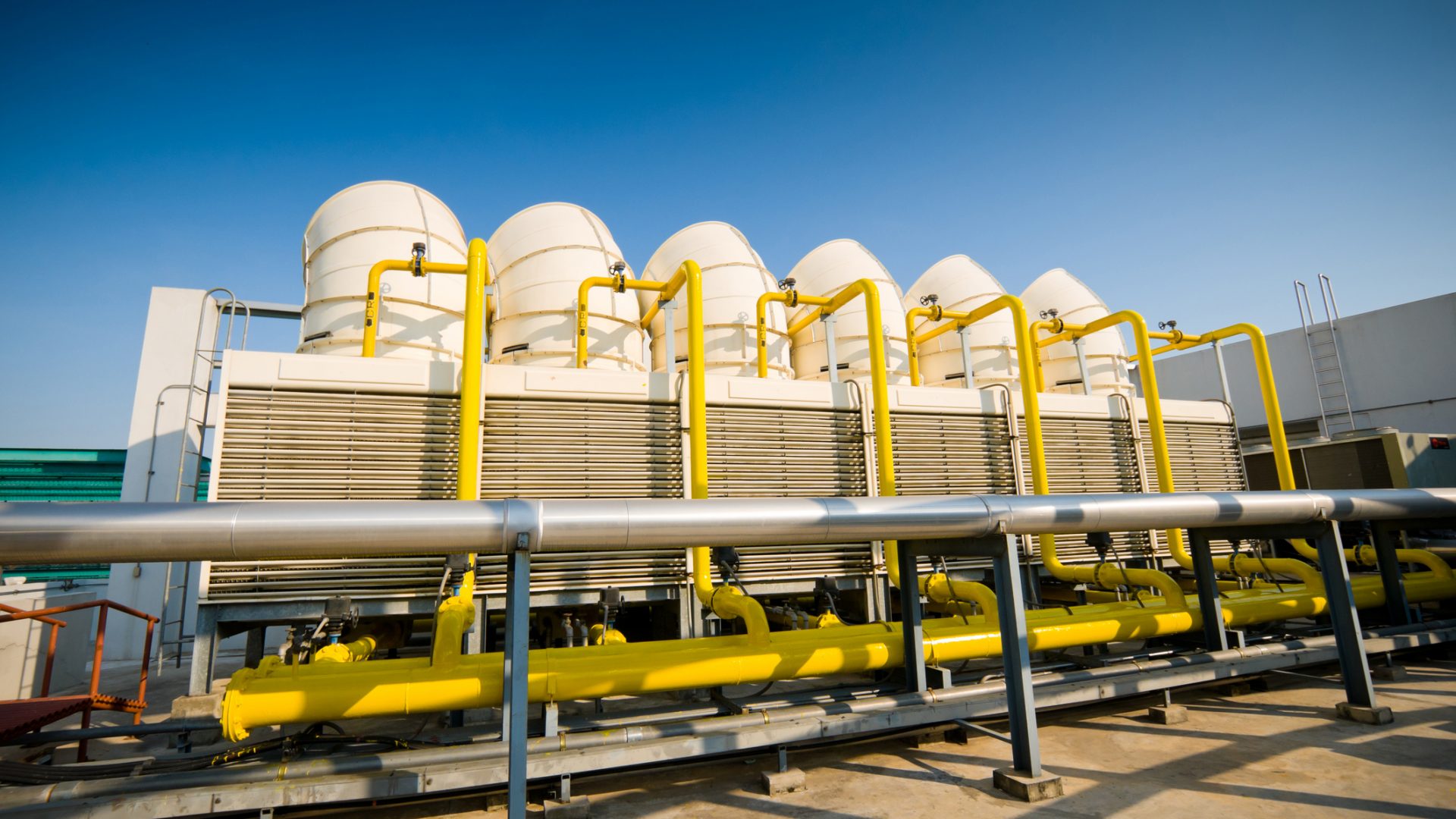 Sets of cooling towers in conditioning systems energy